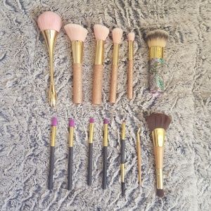FREE GIFT W/PURCHASE 13pc Tarte Brush Set